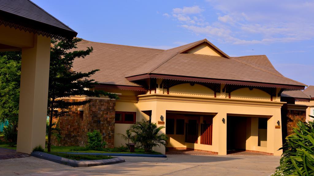 Emerald Palace Hotel Naypyidaw Exteriör bild